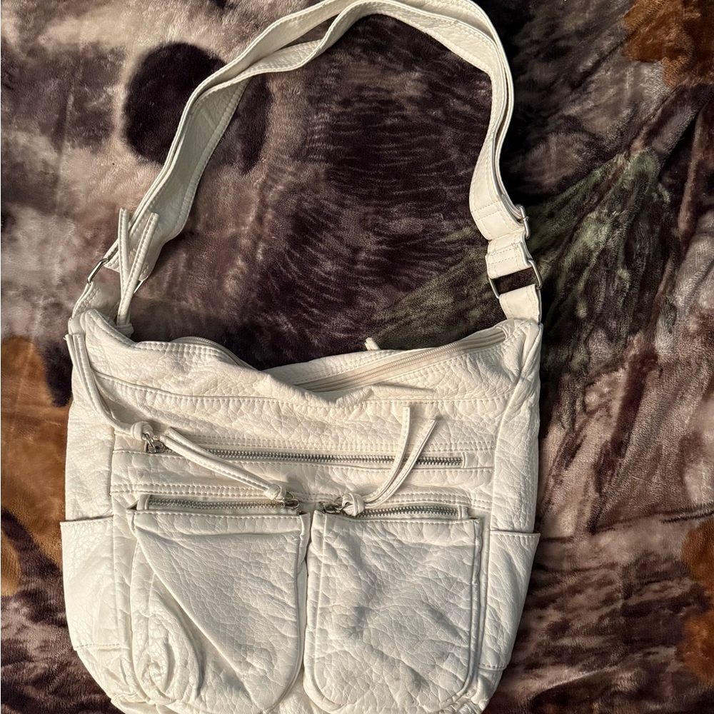 Elegant White Leather Shoulder Bag